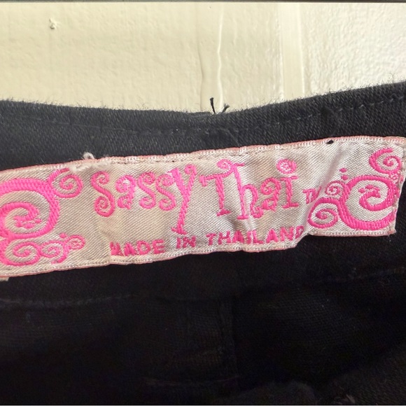 Sassy Thai capris - Picture 5 of 7